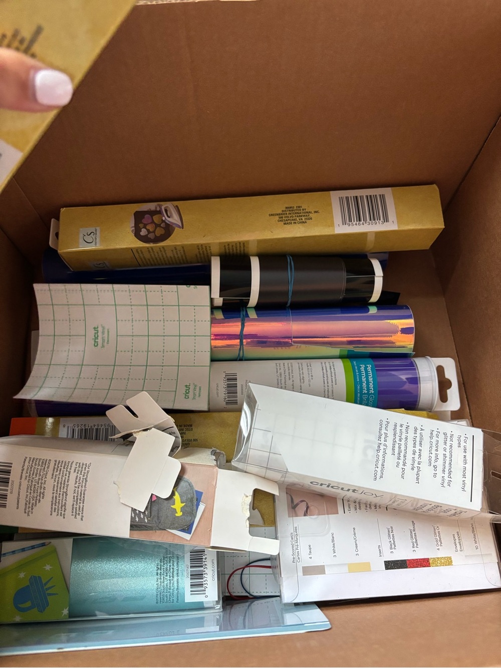 Cricut Joy Compact Cutting Machine in Teal with Matching Tools - Picture 8 of 15